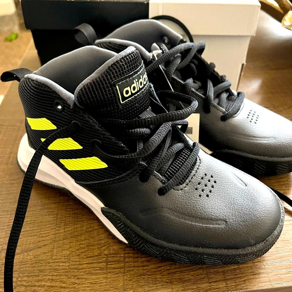 Boy’s Adidas New Size 12k